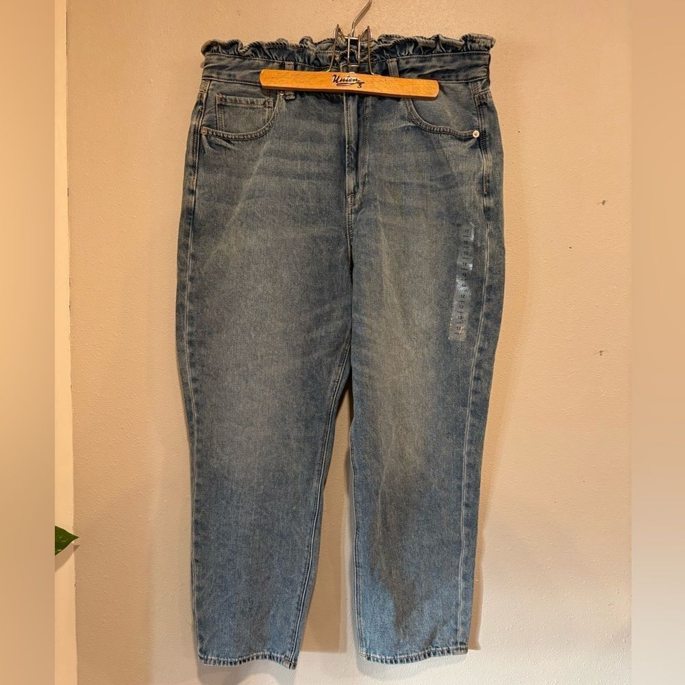 NEW Adorable American Eagle Ruffle Waist Jeans